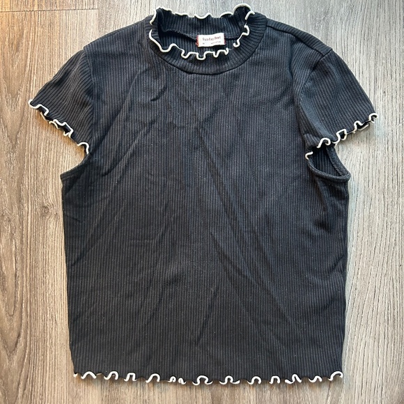 Aritzia Black Tshirt - Picture 1 of 1